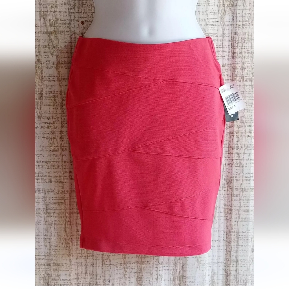 NWT Stoosh Stretch Pull On Pencil Skirt Mini Elastic Waist Coral Size S